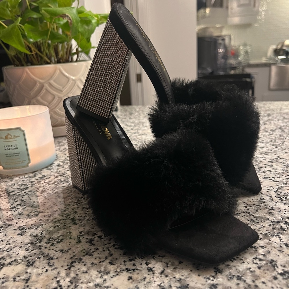 Fashion Nova Ringstone Fur Heels Women Size 11